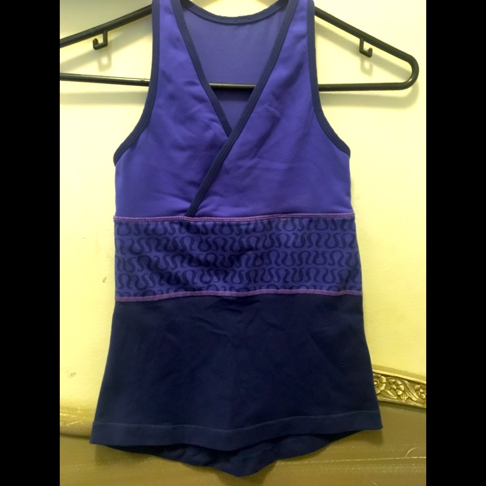 Lululemon workout top. XS purple and navy.